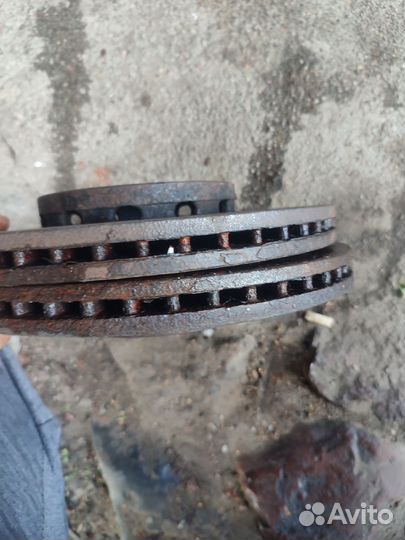 Передние тормозные диски от audi 100 c4