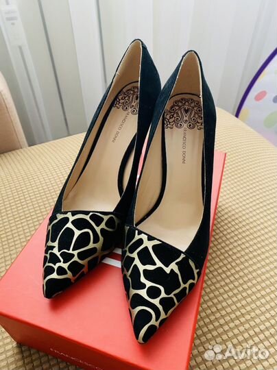 Туфли лодочки 39 натуральная кожа черные