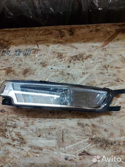 Правая противотуманная фара VW Passat B8