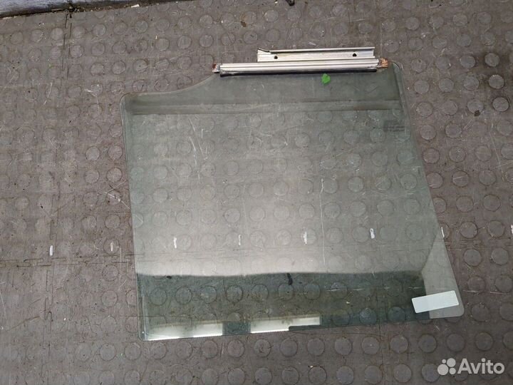 Стекло боковой двери Suzuki Swift 2011, 2012