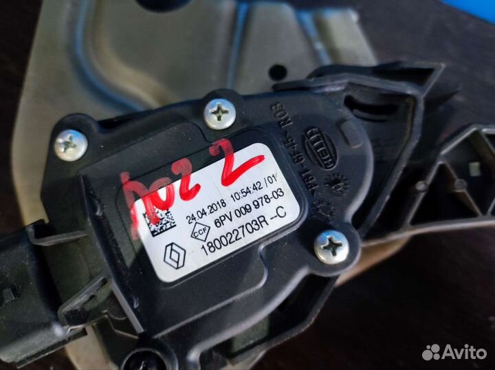 Педаль газа Renault Logan 2