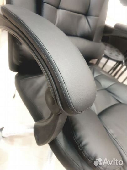 Офисное кресло руководителя с массажем