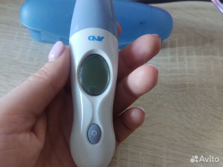 Бесконтактный инфракрасный термометр