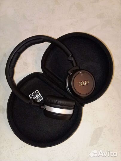 Беспроводные наушники Audi оригинал