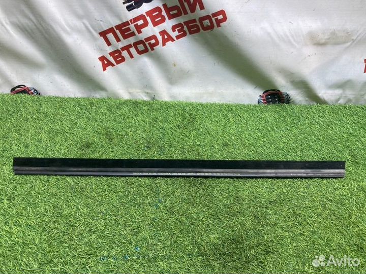 Уплотнитель стекла двери задний LADA Kalina/Granta