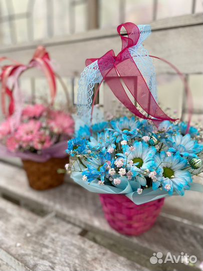 Корзина композиция с цветами ромашки