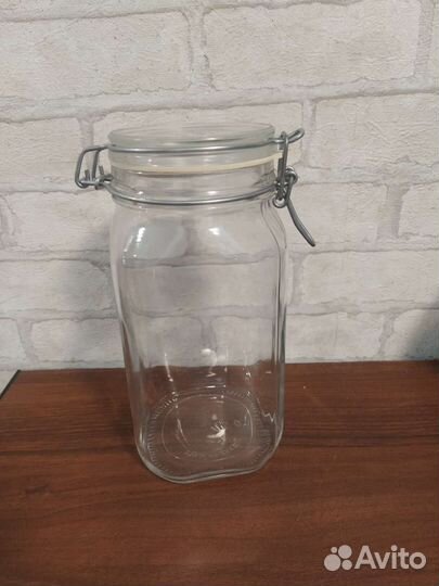 Банка с крышкой