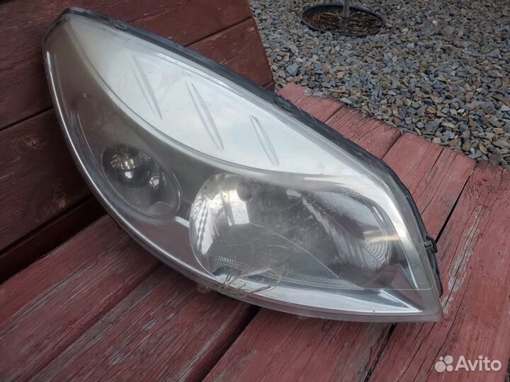 Фара правая на renault sandero