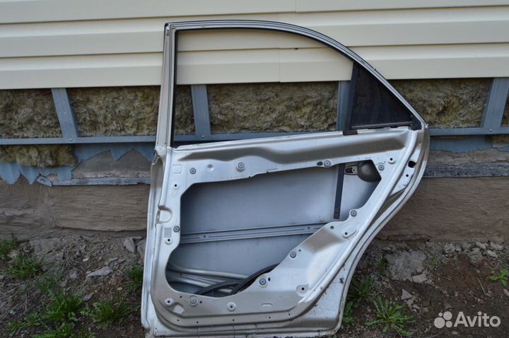 Задняя правая дверь на Мазду 6