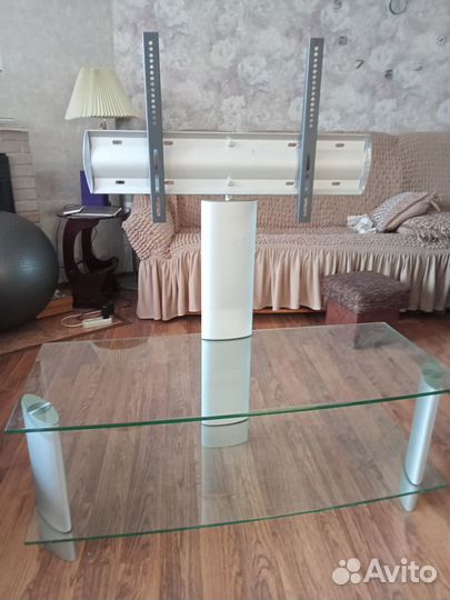 Стеклянная тумбочка под телевизор