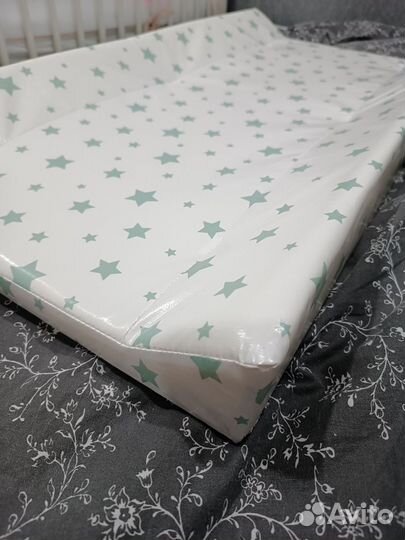 Пеленальная доска на кроватку