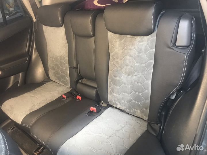 Чехлы на Toyota RAV4 30