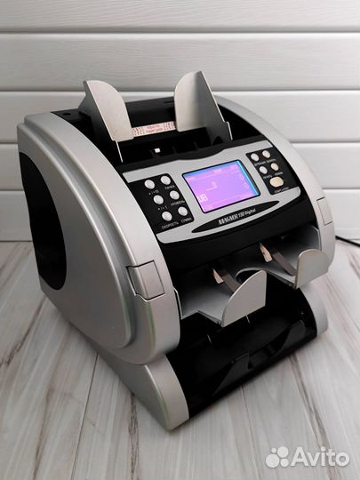 Счетчик банкнот Магнер 150. Считает новые 5,100р