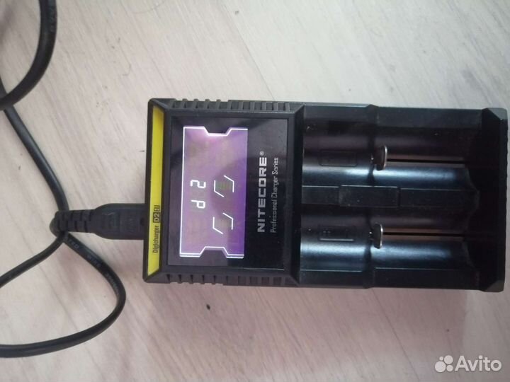 Зарядка nitecore d2