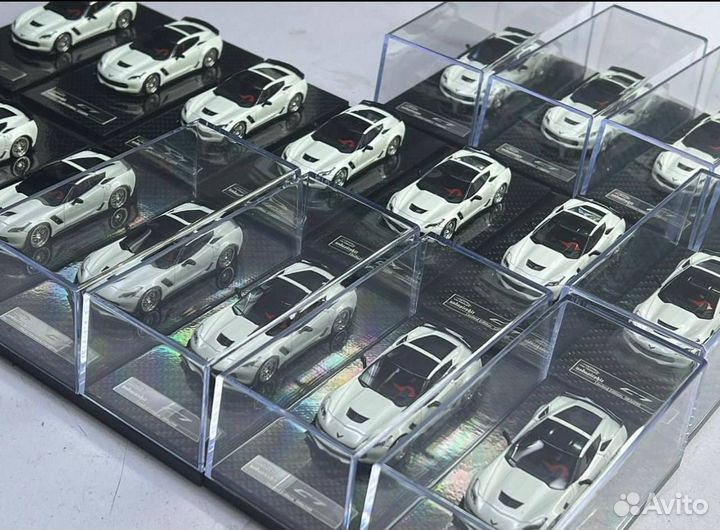 Коллекционная модель Corvette C7 1:64