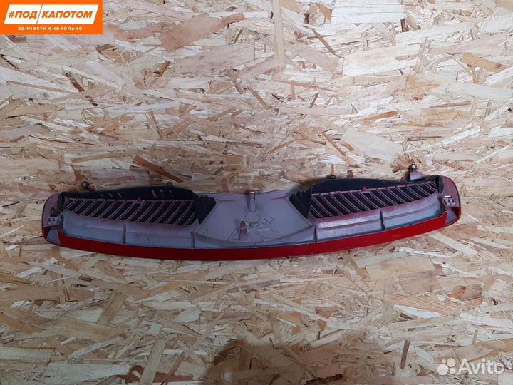 Решетка радиатора верхняя Mitsubishi Colt