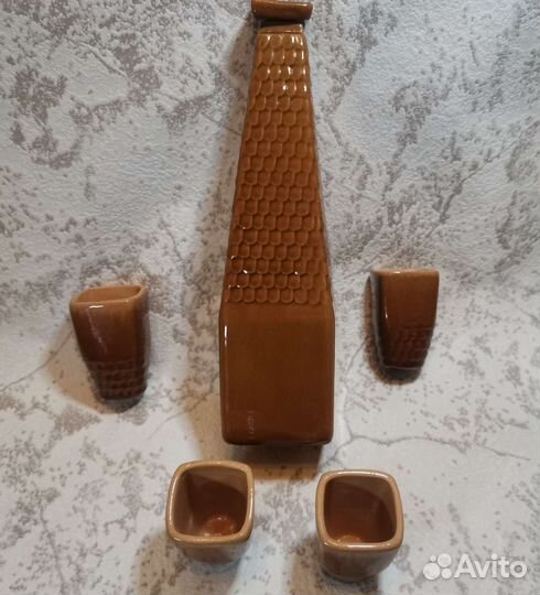 Бутылка керамическая с стаканчиками