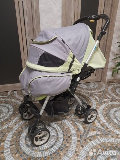 Прогулочная коляска с перекидной ручкой