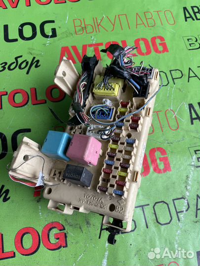 Авенсис Т250 Блок предохранителей