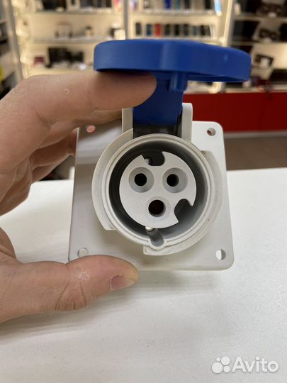 Силовая розетка 200-250V Mnieknes