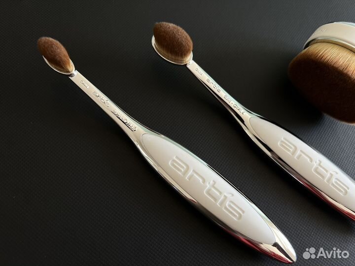 Artis Brush