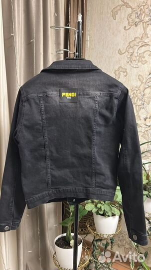 Джинсовая куртка