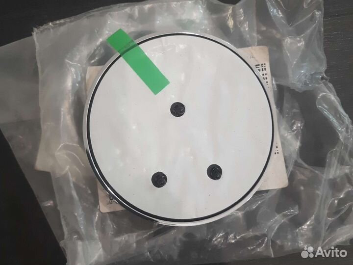 Эмблема VW на крышку багажника