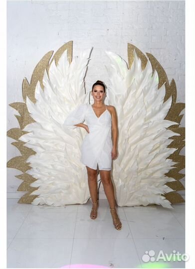 Фотозона крылья золотые