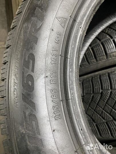 Pirelli Ice Zero FR 215/65 R17