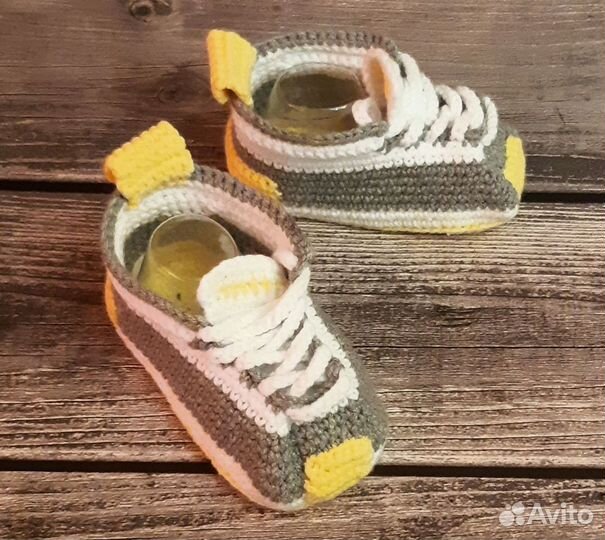 Шапочка-кепка и кроссовки (кедики) для малышей