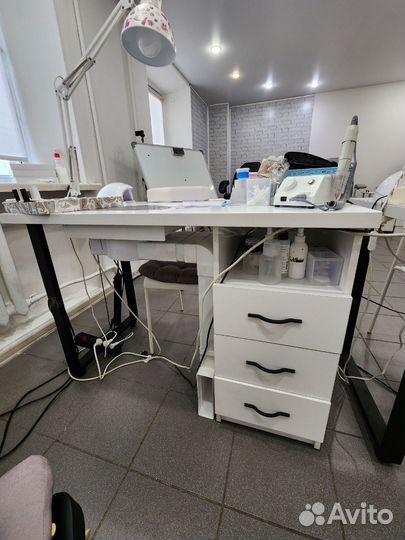 Стол для мастера маникюра