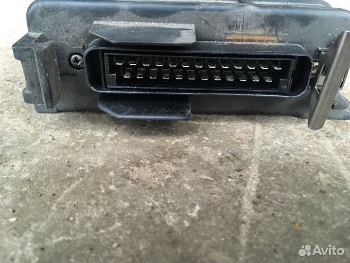 Блок управления двигателем Audi 80 B3