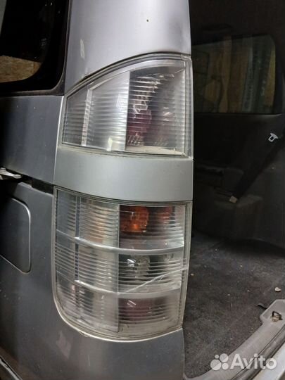 Фонарь задний (стоп сигнал ) toyota voxy azr 65