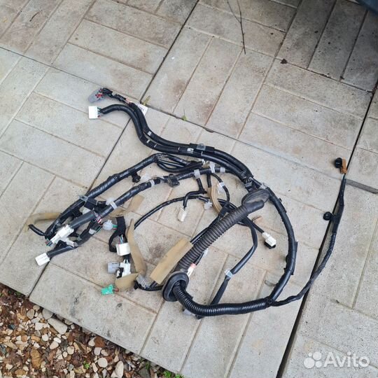 Проводка крышки багажника Nissan Pathfinder R52