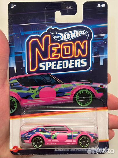 Nissan skyline 2000gt-r розовый