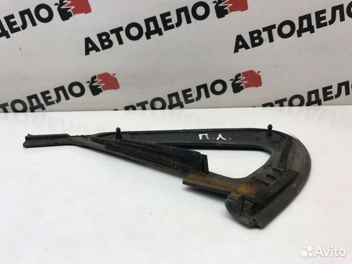 Уголок зеркала левый Nissan Maxima A33 2000 г.в