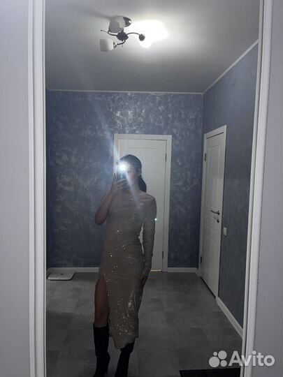 Вечернее платье в пол блестящее