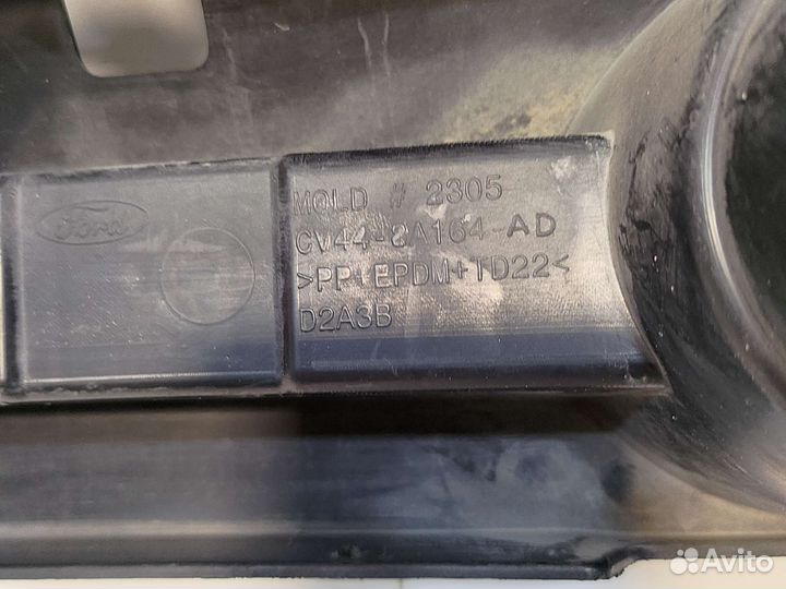 Кронштейн решетки радиатора Ford Kuga 2