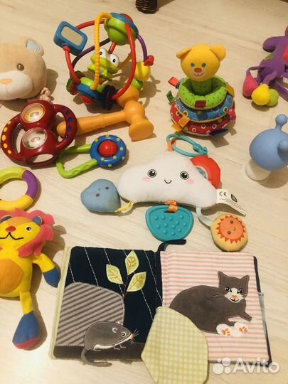Игрушки для малышей пакетом
