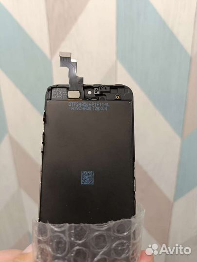 Дтсплей на iPhone 5 и iPhone 4s + чехлы