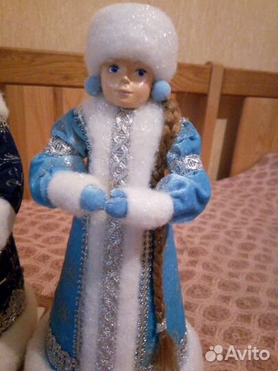 Дед Мороз и Снегурочка под елку