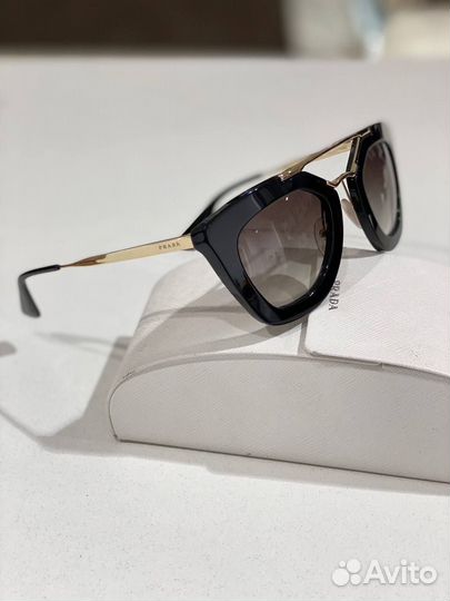 Солнцезащитные очки женские prada