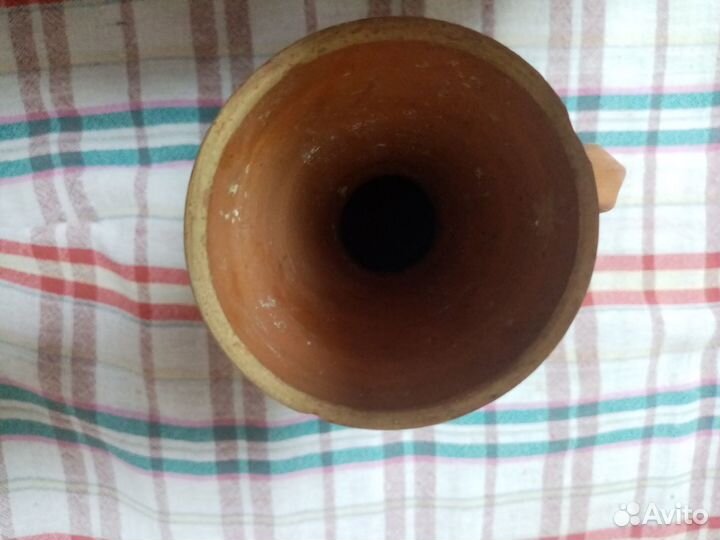 Глиняный кувшин старинный