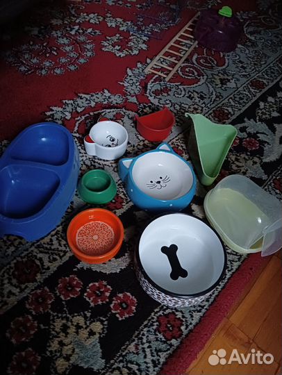 Поилки, кормушки,домики, колеса для животных