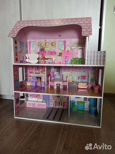 Большой кукольный домик