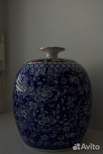 Китайская вазочка с орнаментом