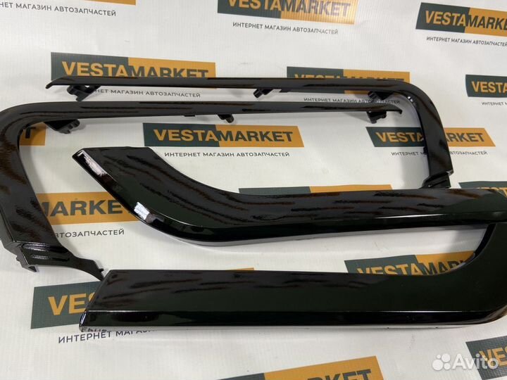 Молдинги бампера веста чёрный лак