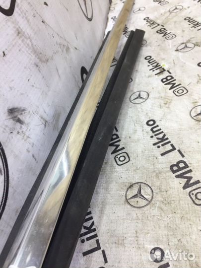 Молдинг стекла передний правый Mercedes Cls-Class