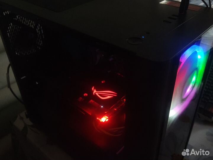 Игровой пк с монитором и клавиатурой