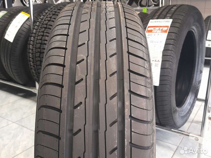 Yokohama Bluearth ES32 215/50 R17